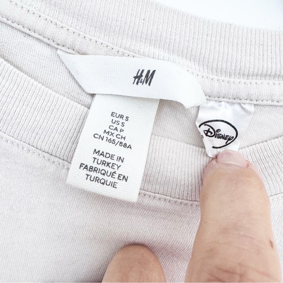 🤍Disney Mickey Mouse Unisex Boxy Oversized T-Shirt Off White Size S - Picture 2 of 7